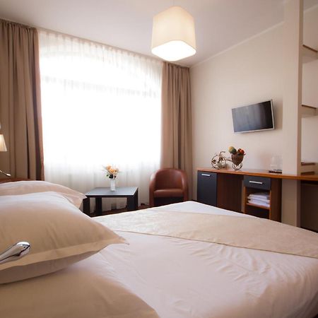 Restaurant Pensiune Bucovina Кымпулунг-Молдовенеск Экстерьер фото