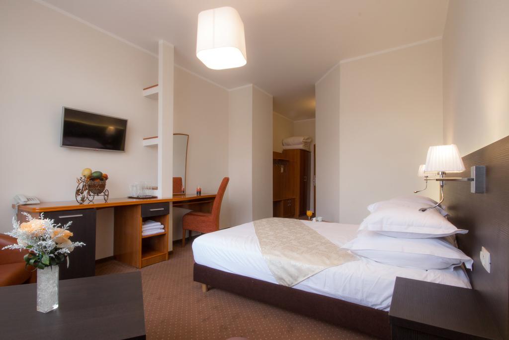 Restaurant Pensiune Bucovina Кымпулунг-Молдовенеск Экстерьер фото