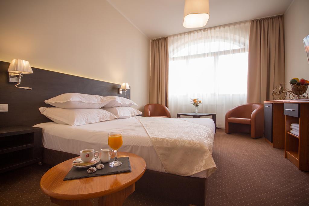 Restaurant Pensiune Bucovina Кымпулунг-Молдовенеск Экстерьер фото